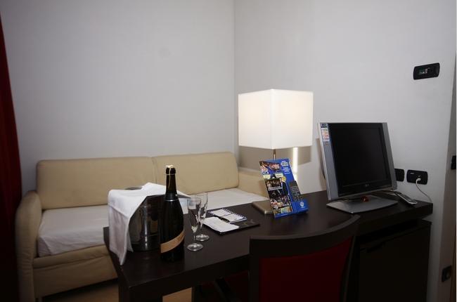 Hotel Metropolis Reggio Emilia Ngoại thất bức ảnh